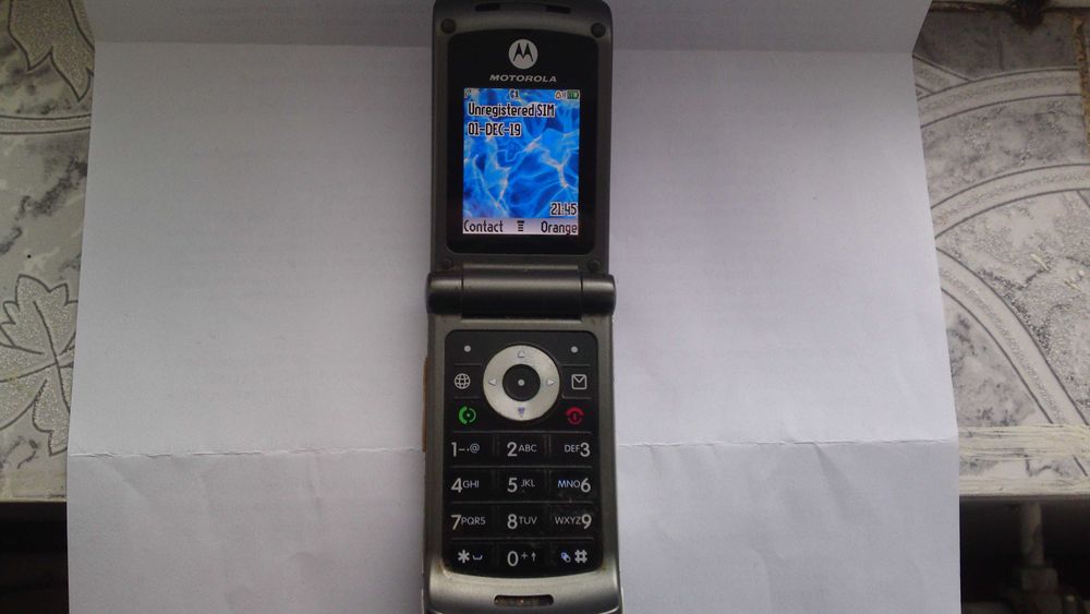 Telefon mobil Nokia 2330c codat Vodafone/Motorola W377 decodat