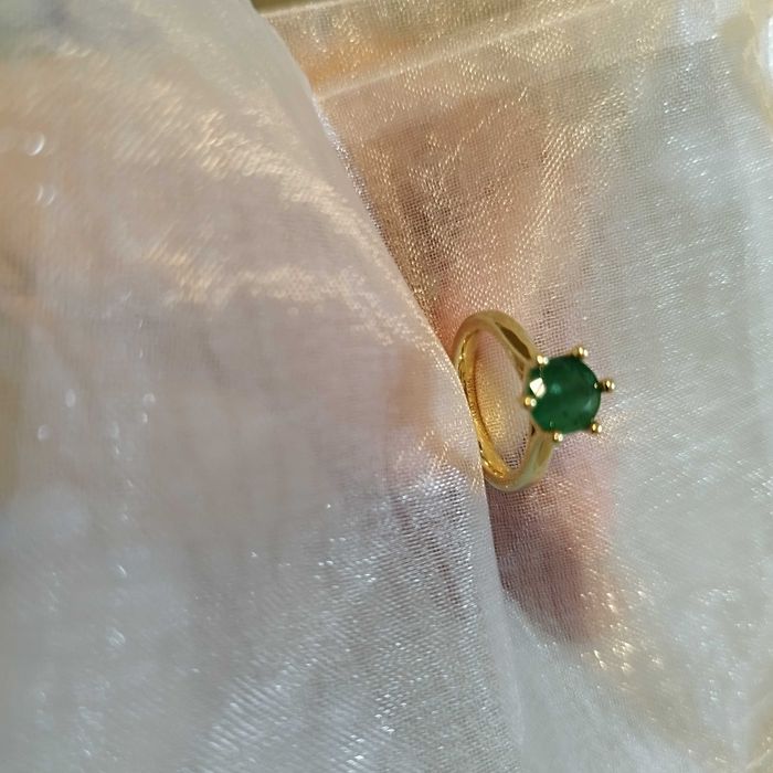 Золотое кольцо с изумрудом большим. Детали в тексте.