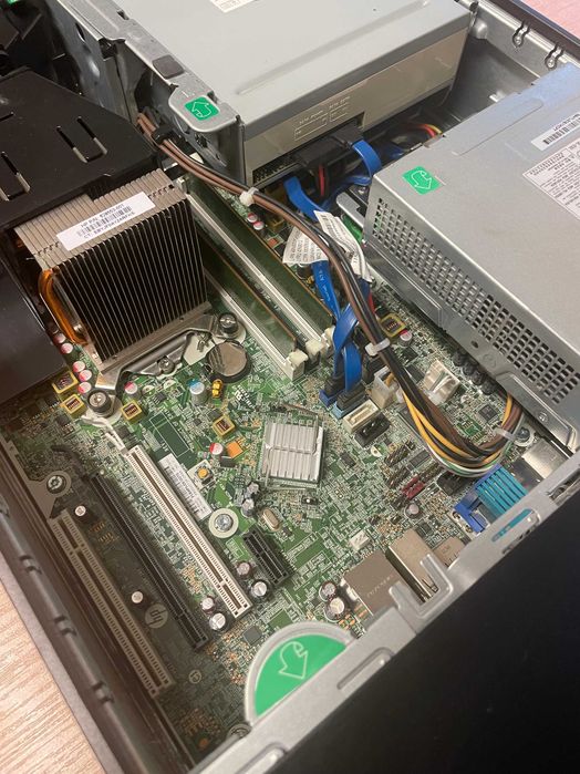 HP Compaq 8200 Elite Small Form Factor PC