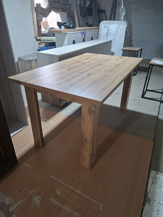 Продам абсолютно новый кухный стол