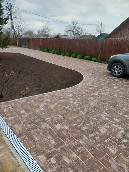 Montaj. pavaje borduri rigole piatra travertin gazon județul Iași