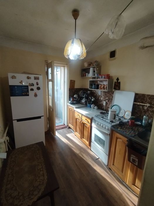 Продается 1-Комнатная Спутник -4 Балкон 2х6.