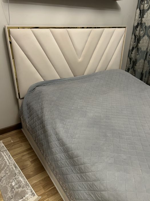Продам двуспальную кровать