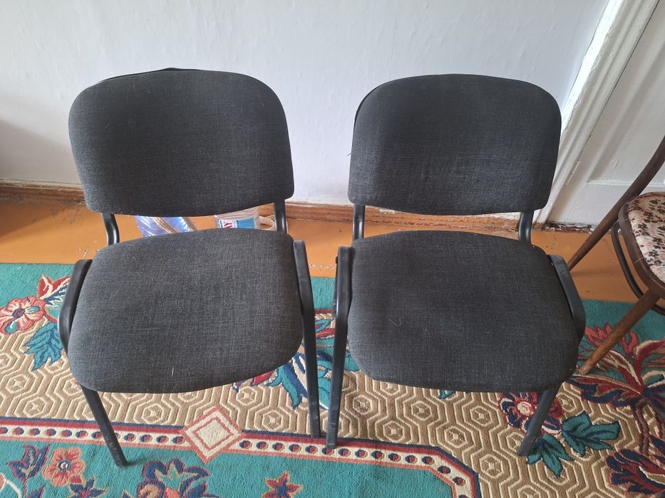 Продам стулья офисные