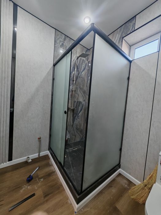 Душ, лофт, перила, зеркала