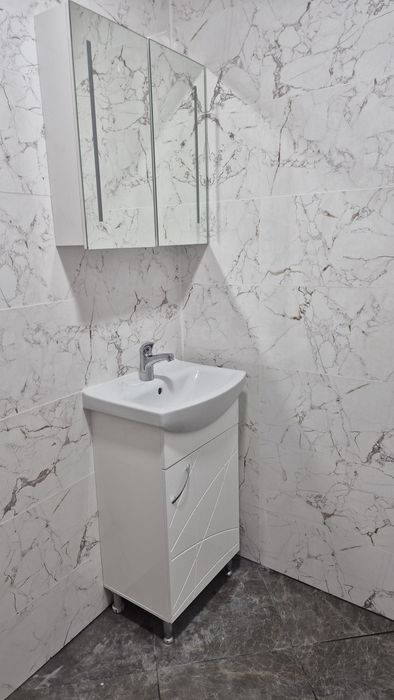 Дава се под наем Тристаен апартамент в Шумен, Център - 75 кв.м за 306 € - Снимка #12