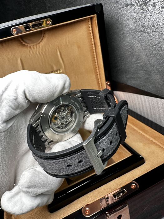 Часовник Roger Dubuis