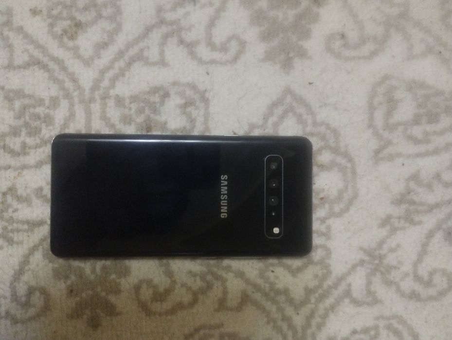Samsung S10 5G.  8/256