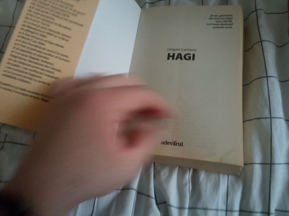 Vând cartea Hagi   de editura Adevărul  foarte rară la un preț special