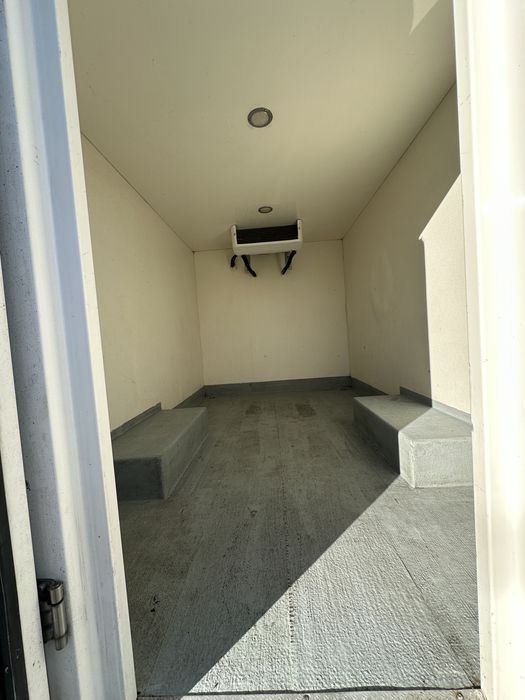 Masina frigorifica de închiriat