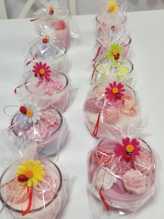Confectionez lumânări parfumate handmade din ceară naturală de soia