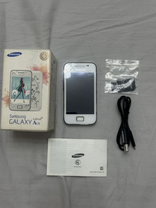 Samsung Galaxy Ace La Fleur (модель GT-S5830)