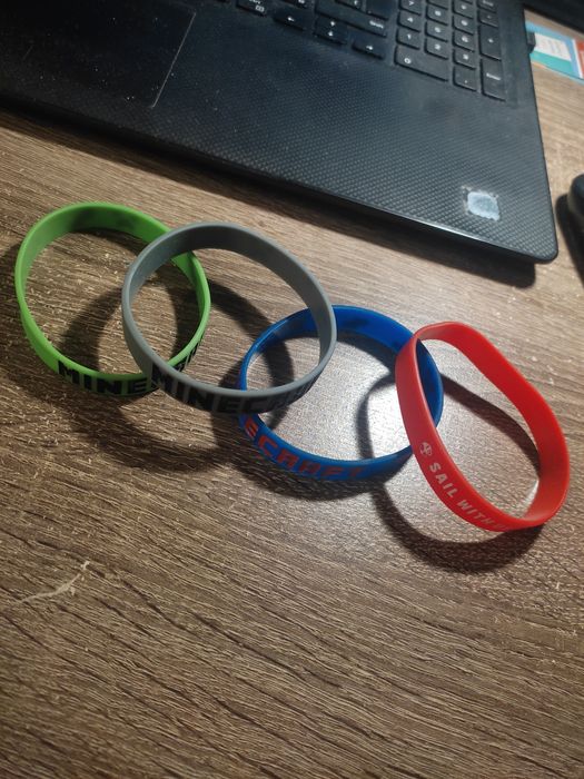 Три Майнкрафт гривни плюс подарък