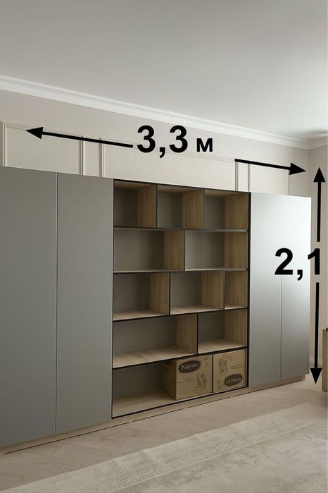 Шкаф со встроенными полками