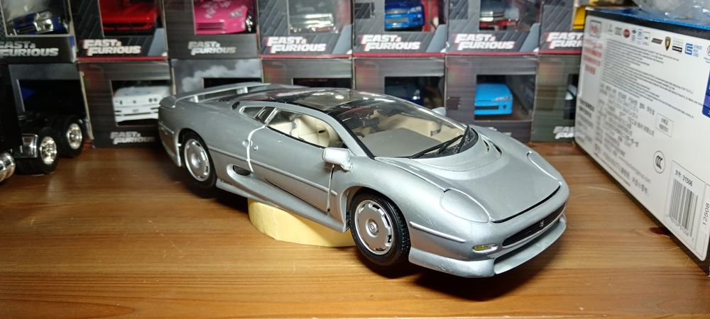 Macheta Jaguar xj 220