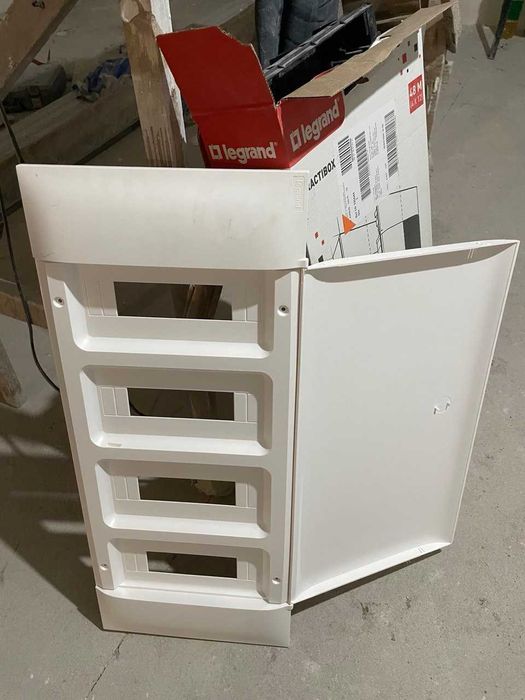 Щит Legrand Practibox встраиваемый. 48 модулей.
