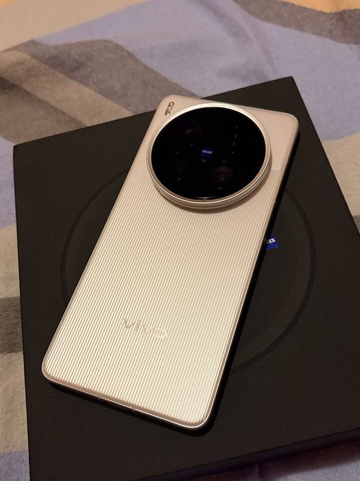 Продавам Vivo X200 Ultra