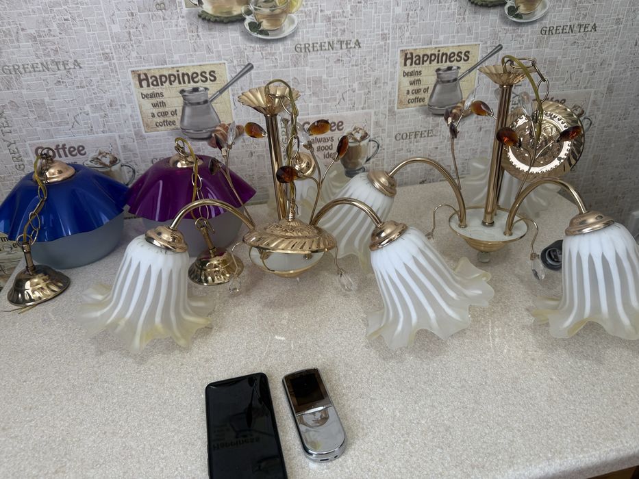 Красивые потолочные Люстры в отличном состоянии