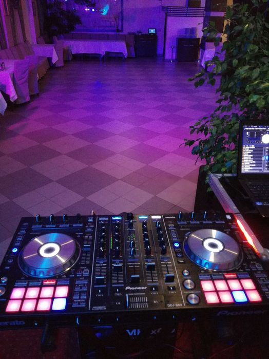 Dj şi MC evenimente (echipament profesional sunet şi lumini)