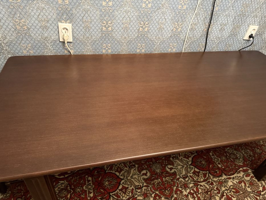 Стол в гостинную новый