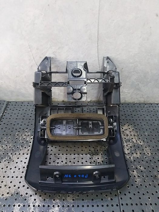 Rama cd player guri ventilatie vw polo 9n 6q0858069n