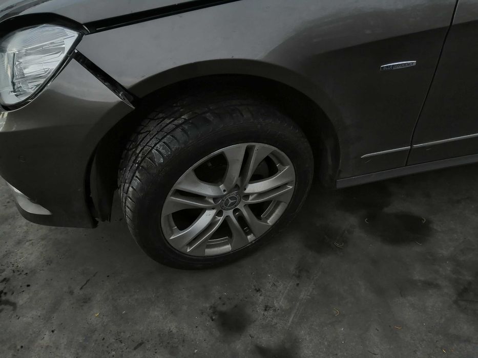 Dezmembram Mercedes E220