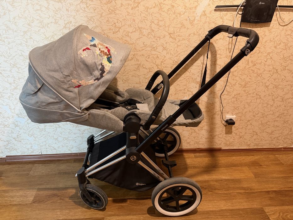 Коляска Cybex Priam IV  с дизайном Koi