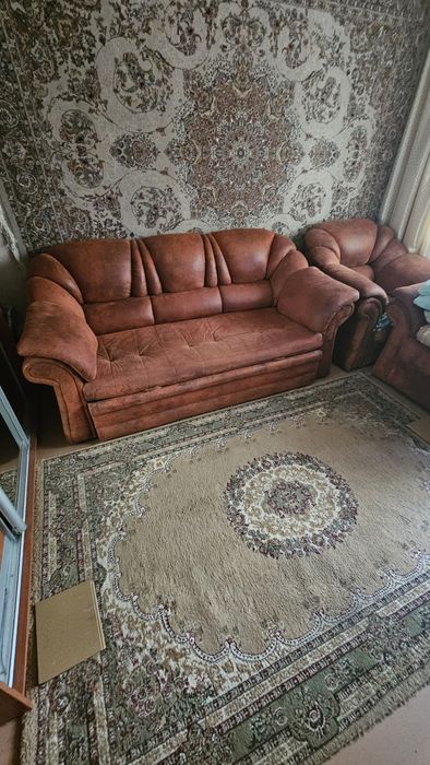 Продам мягкий уголок,диван два кресла