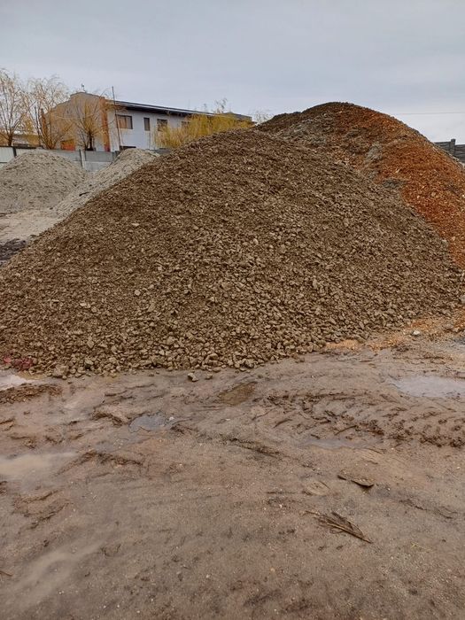 Piatră drum concasată,Demolări Moloz Balast  Nisip Sortat Sorturi