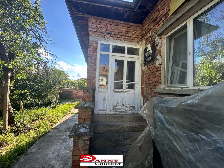 Къща с двор и кладенец в гр. Долна Оряховица