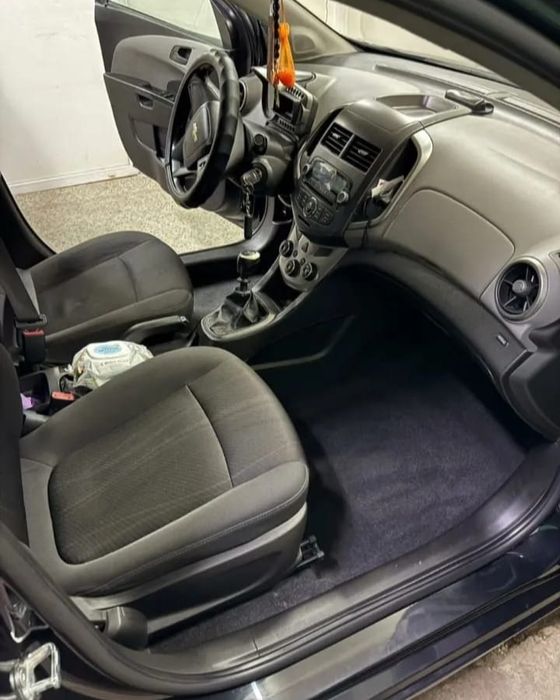 Машина  шевроле в отличном состоянии