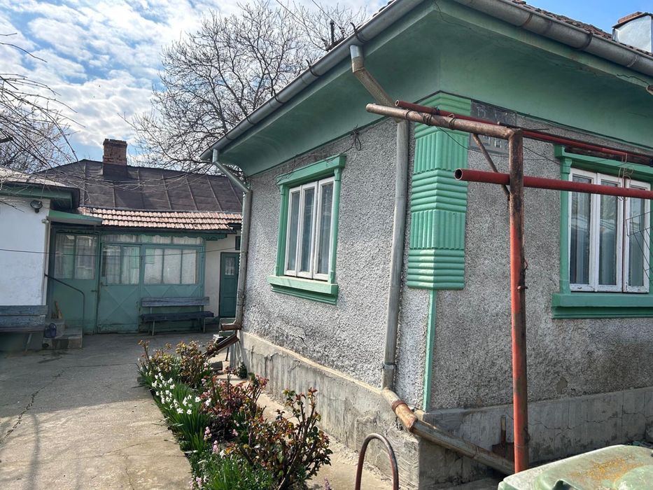 De vanzare casa cu teren