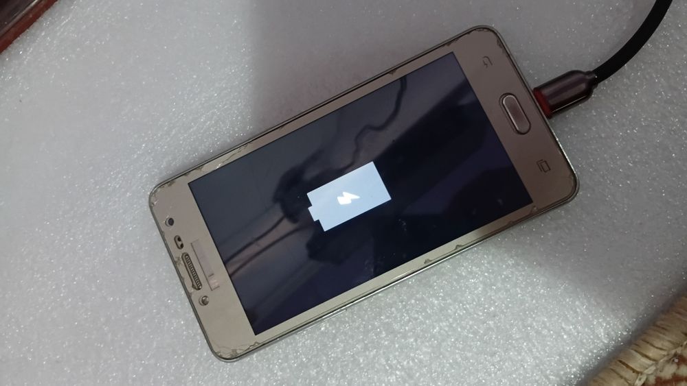 Телефон самсунг сотилади ёки кнопкалик телга бартер