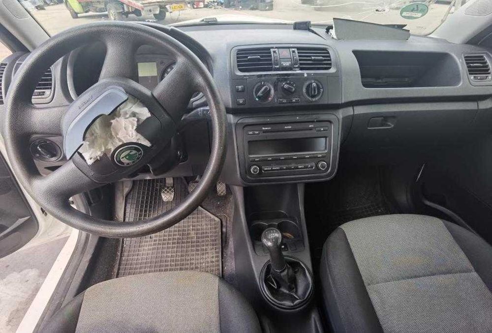 Dezmembrez Skoda Fabia 2 1.9TDI/BLS/BSW/usa/bara/faruri/grila/capota/stopuri/interior/volan/jante/haion/motor/cutie