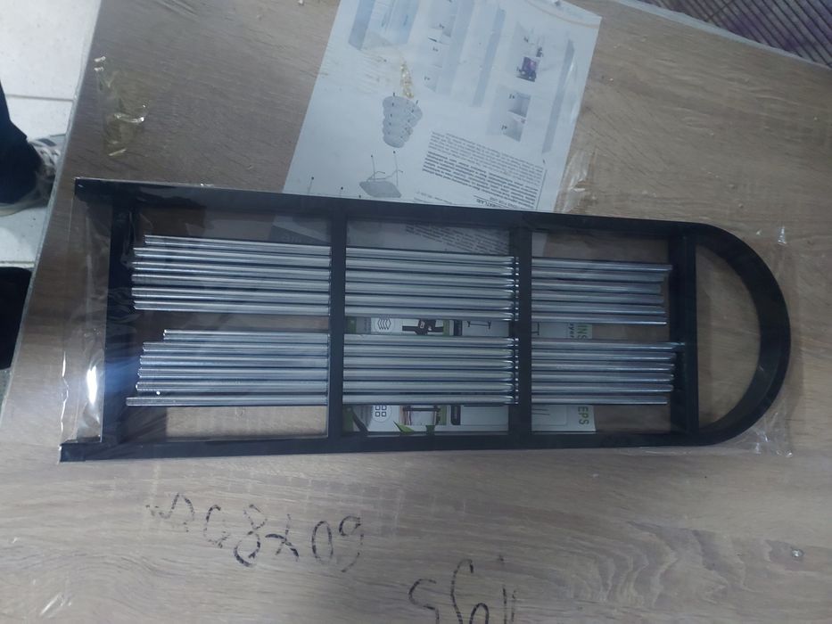 Raft pantofi metalic, 4 polite 8-10 per.pantofi..Dimensiuni în foto