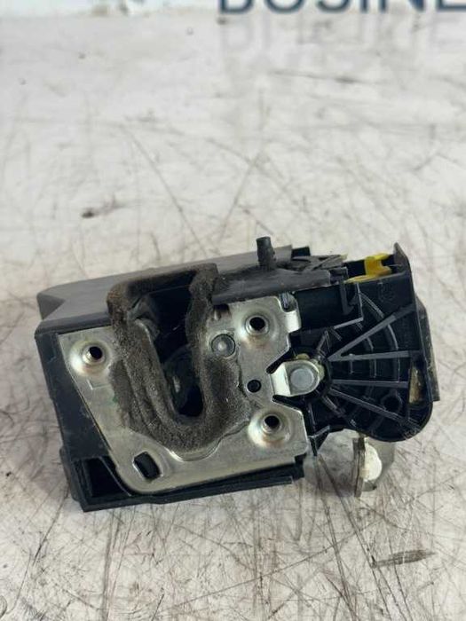 Broasca usa stanga spate DACIA SANDERO 3 cod piesa 825033052r