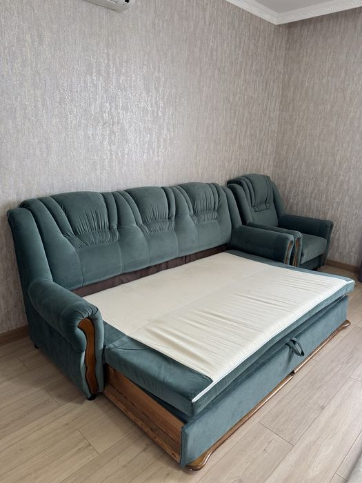 Диван, изумрудный