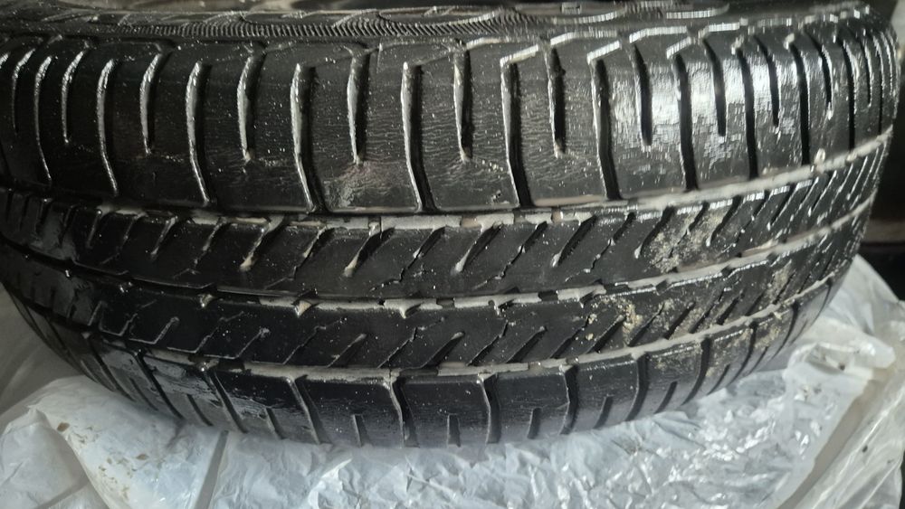 Vand 4 jante R14 cu anvelope in stare buna