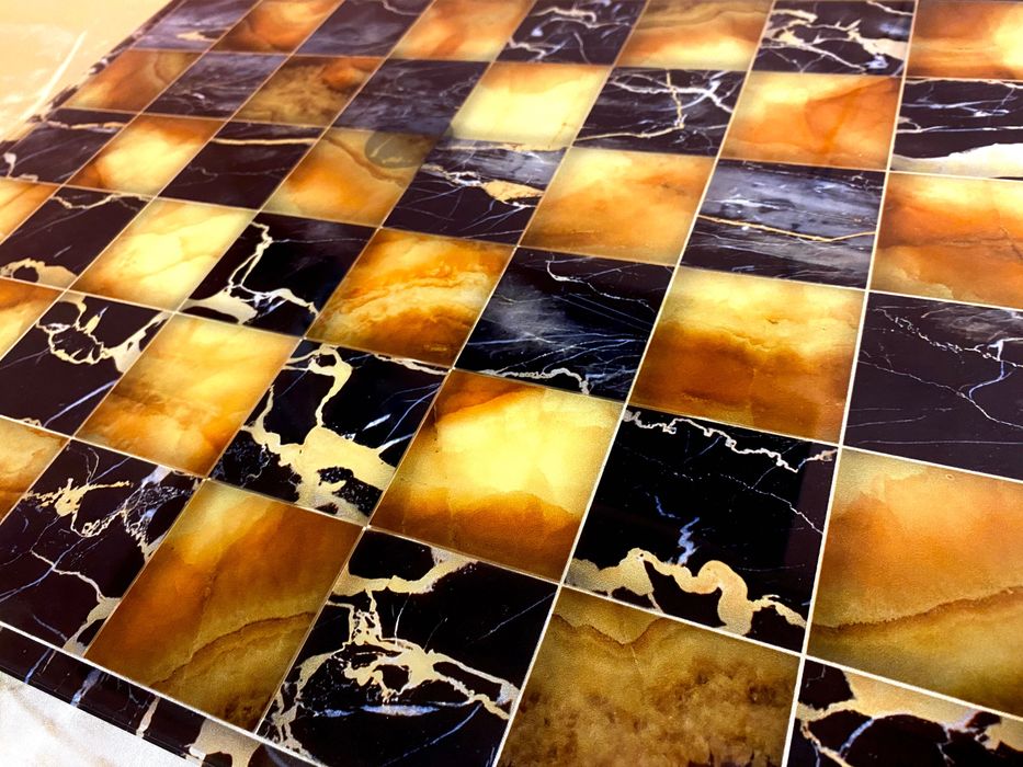 Стъклена шахматна дъска