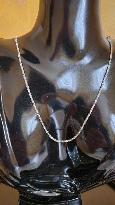 Сребърно колие с медальон ,,дървото на живота"