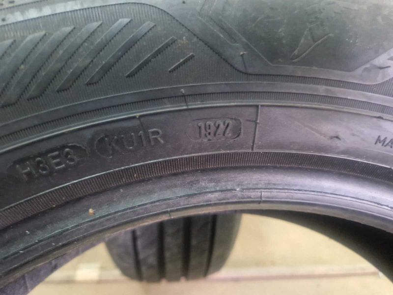 2 Goodyear R17 215/65
летни гуми
DOT1922