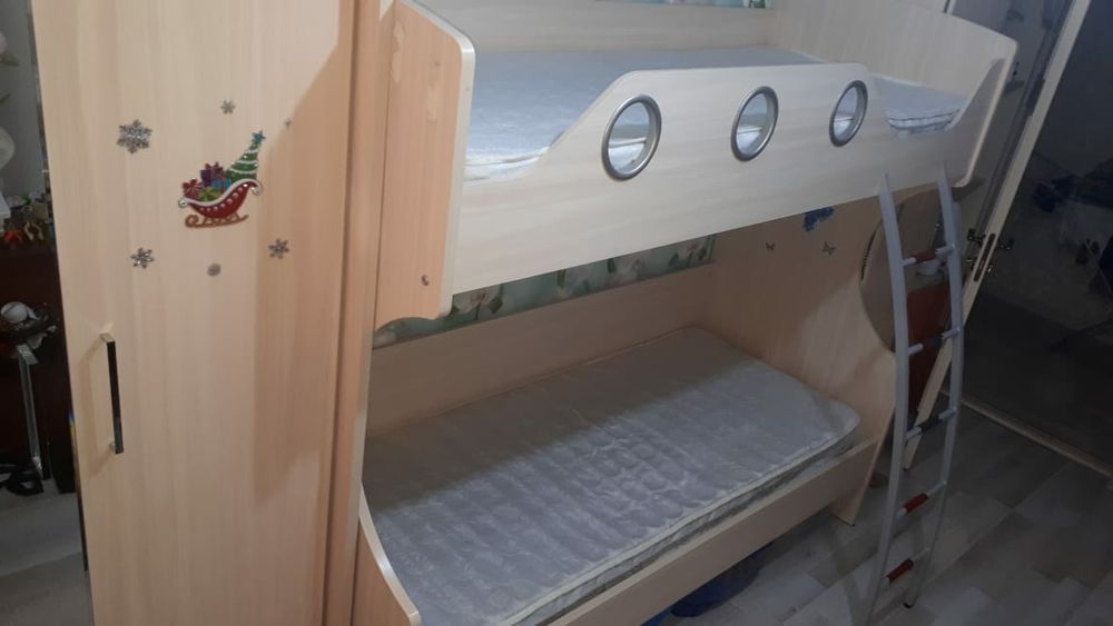 Двухярусная кровать