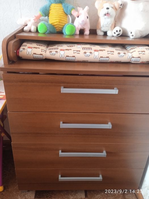 Продам пеленальный столик