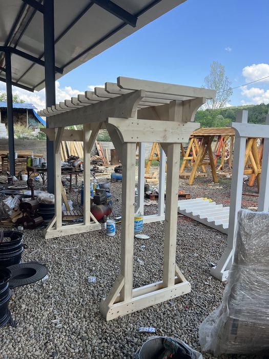Pergola alba din lemn
