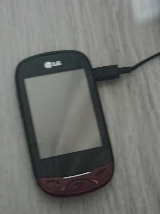 продам телефон LG T500
