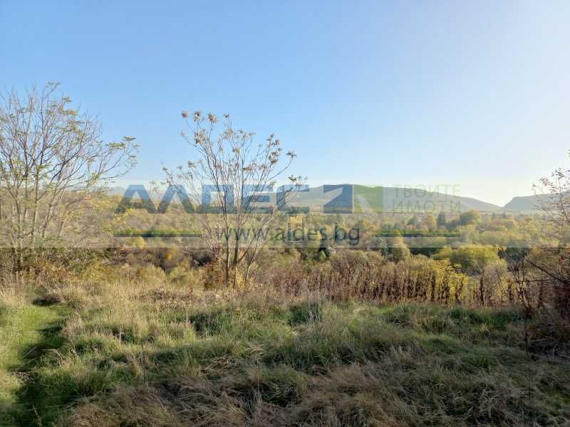 Продава се поземлен имот в гр. Банкя, в.з. Градоман