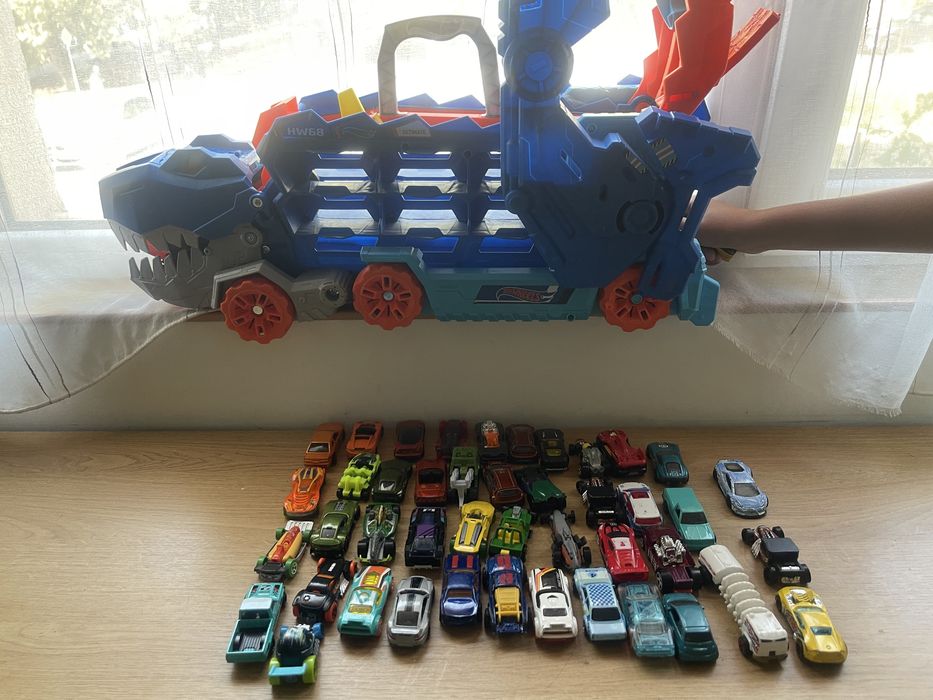 Hot Wheels  транспортер