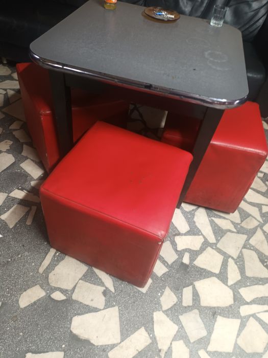 Mobilier bar canapele mese
