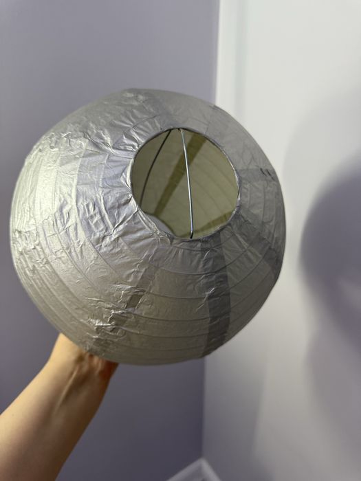 Фонарик серебристого цвета