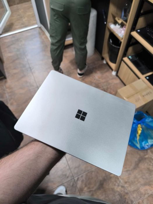 Microsoft Surface Laptop Go